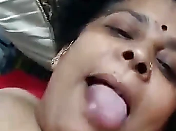 huge boobs indian aunty crushing her breast mms