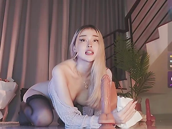 Twerking on a dildo